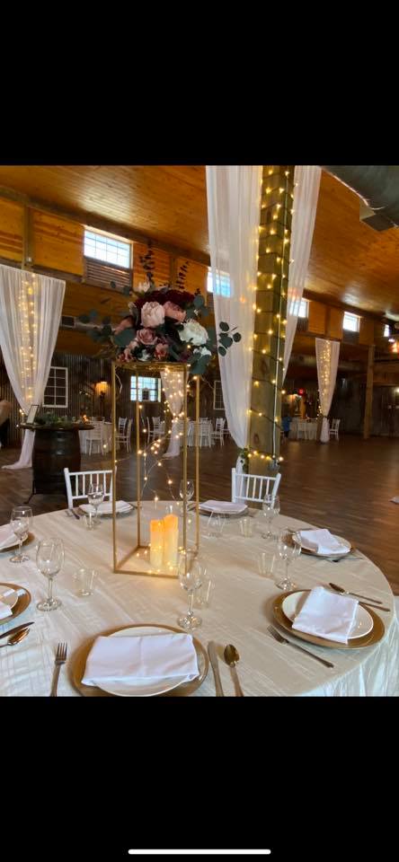CUSTOM DECORATED WEDDING/EVENT GUEST TABLE SETUP