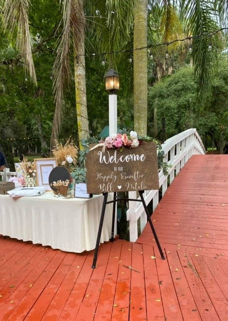 CUSTOMIZABLE WOODEN WELCOME SIGN