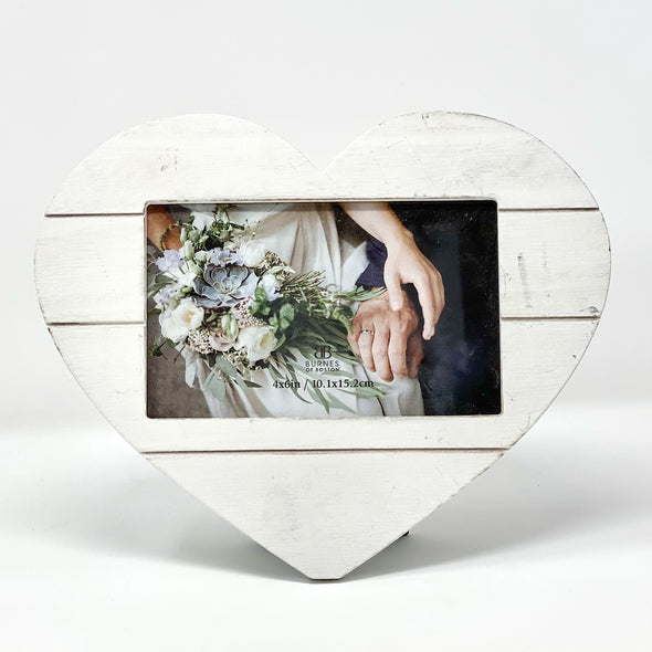 4X6 WHITE WOOD HEART SHAPED PICTURE FRAME