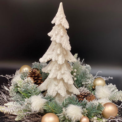 BEAUTIFUL CHRISTMAS CENTERPIECE W/ TREE IN MIDDLE OF PINE/ORNAMENT DECOR